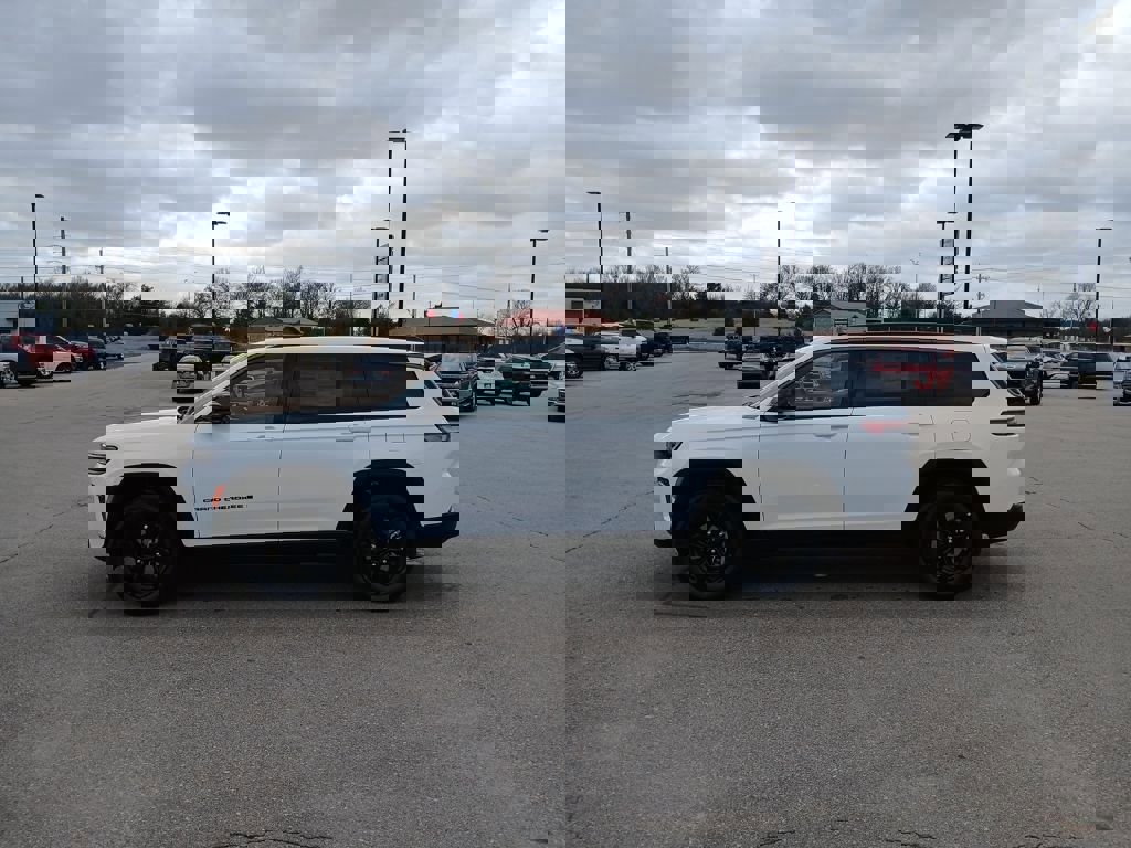 New 2026 Jeep Grand Cherokee L Laredo image 4