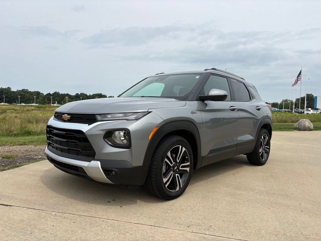 Used 2023 Chevrolet TrailBlazer LT FWD image 1
