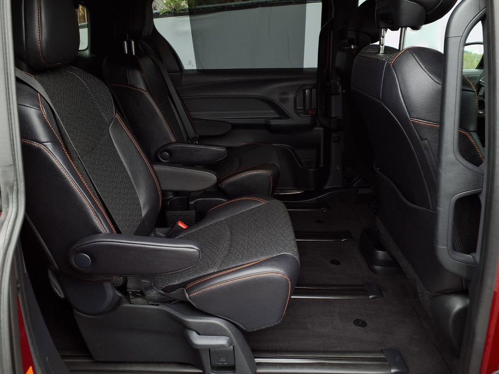 Certified 2024 Toyota Sienna XSE w/ XSE Premium Package FWD image 23