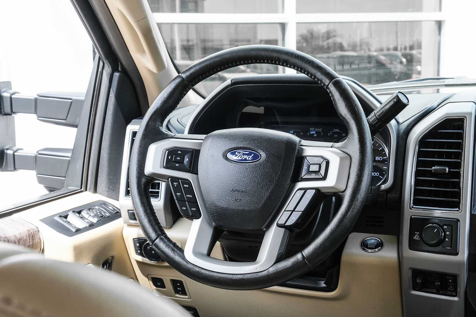 Used 2019 Ford F250 Lariat w/ Lariat Ultimate Package AWD/4WD image 26