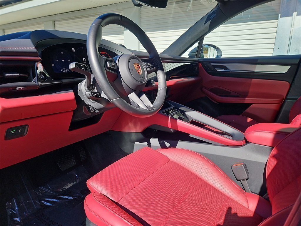 Certified 2025 Porsche Macan 4 Electric image 4