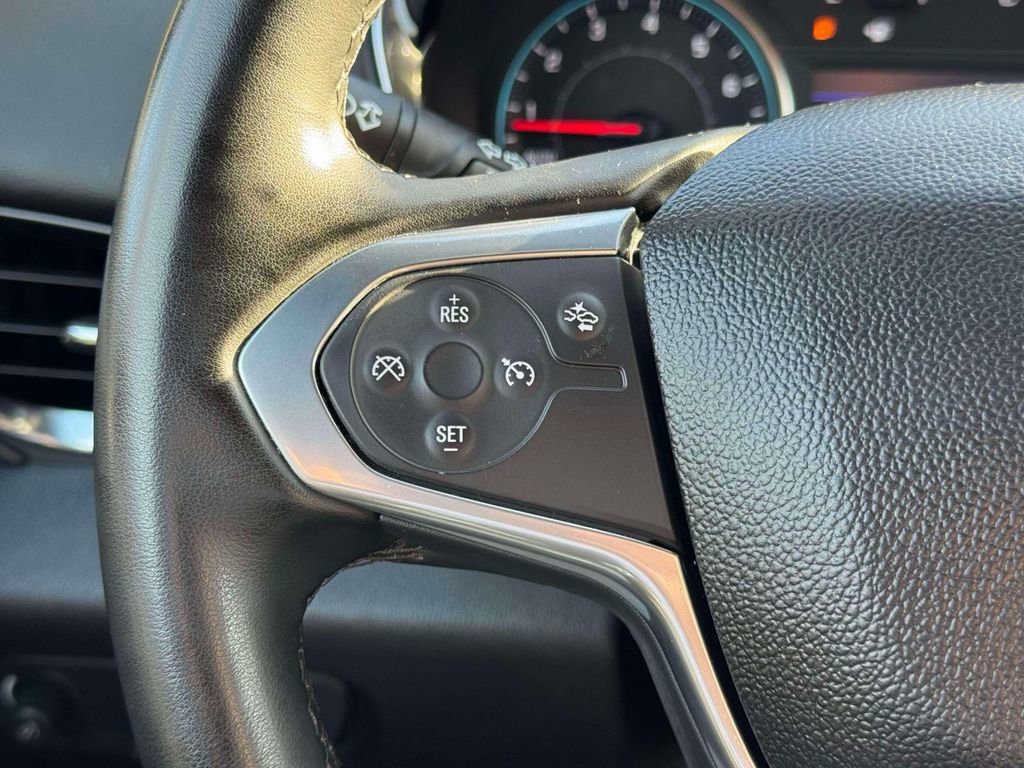 Used 2023 Chevrolet Traverse LT FWD image 24