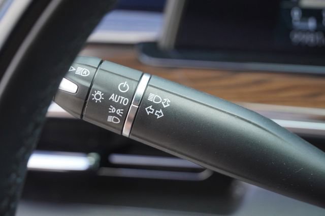 Used 2024 Cadillac Escalade ESV Premium Luxury Platinum image 32