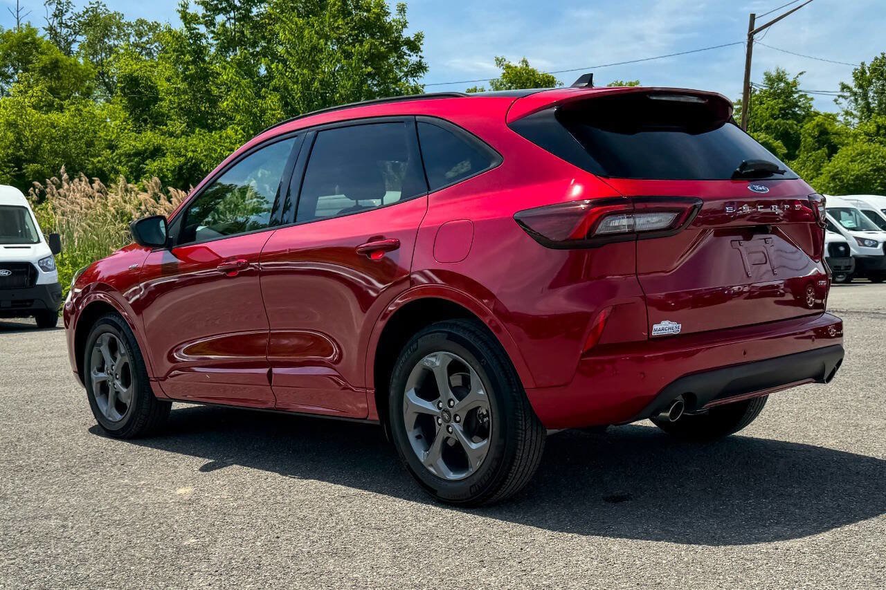 Used 2023 Ford Escape ST-Line w/ Tech Pack #1 AWD/4WD image 5