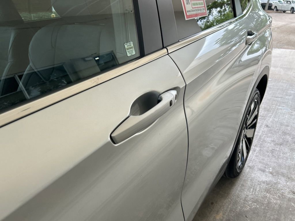 Used 2026 Mitsubishi Outlander SE FWD image 14