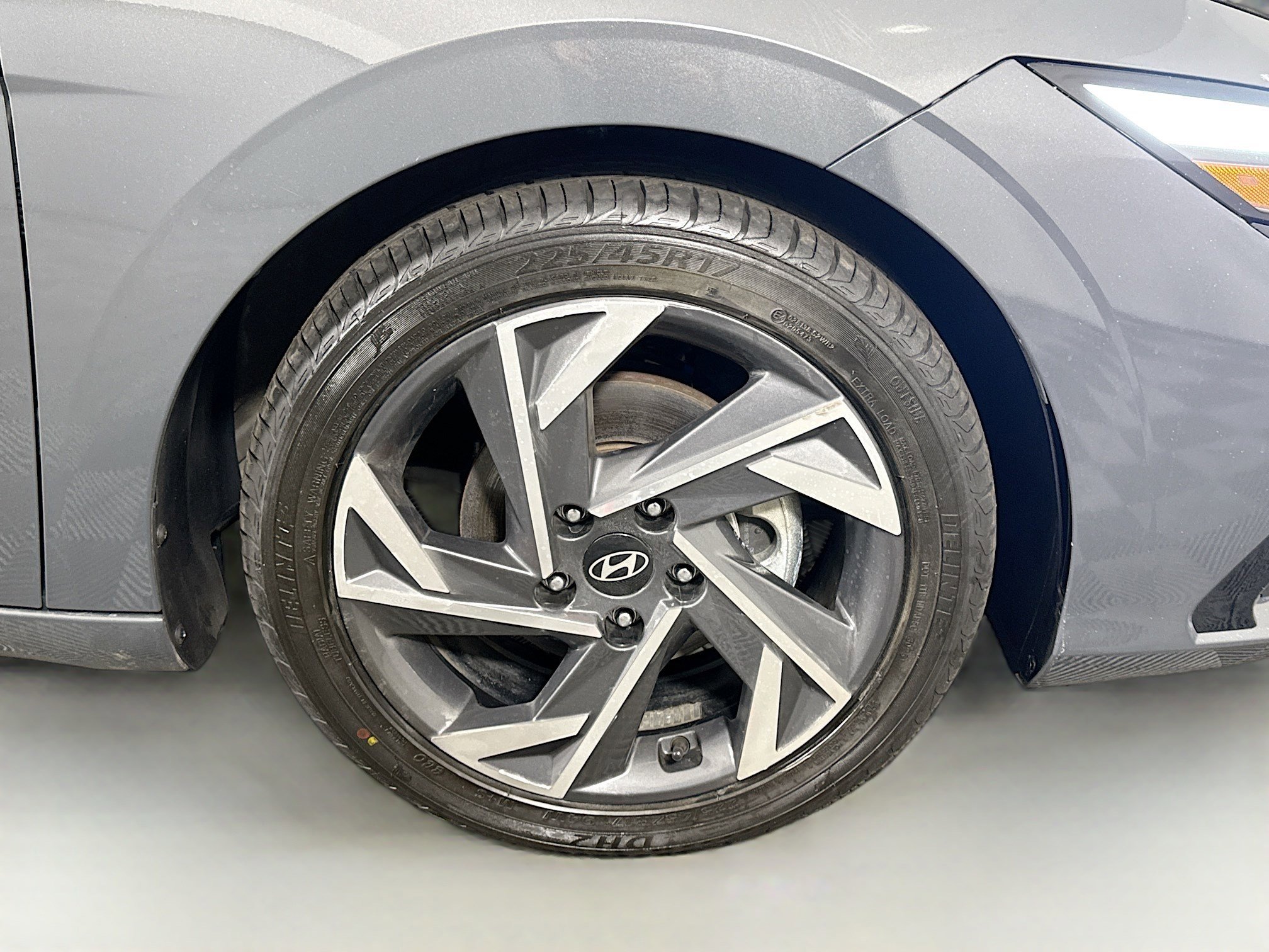 Used 2025 Hyundai Elantra Limited image 32