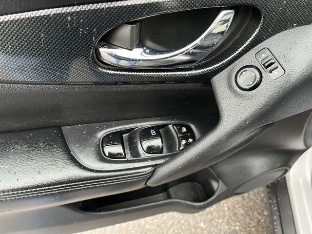 Used 2015 Nissan Rogue SL w/ SL Premium Package image 17
