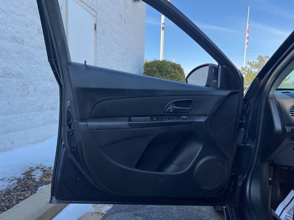 Used 2016 Chevrolet Cruze LT image 8