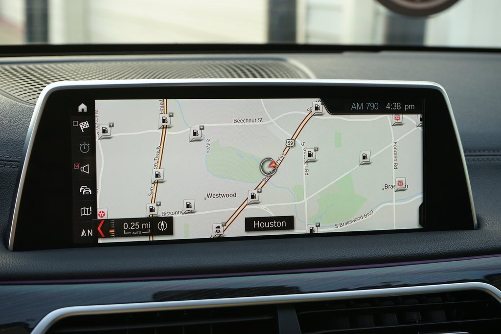 Used 2018 BMW 740i image 8