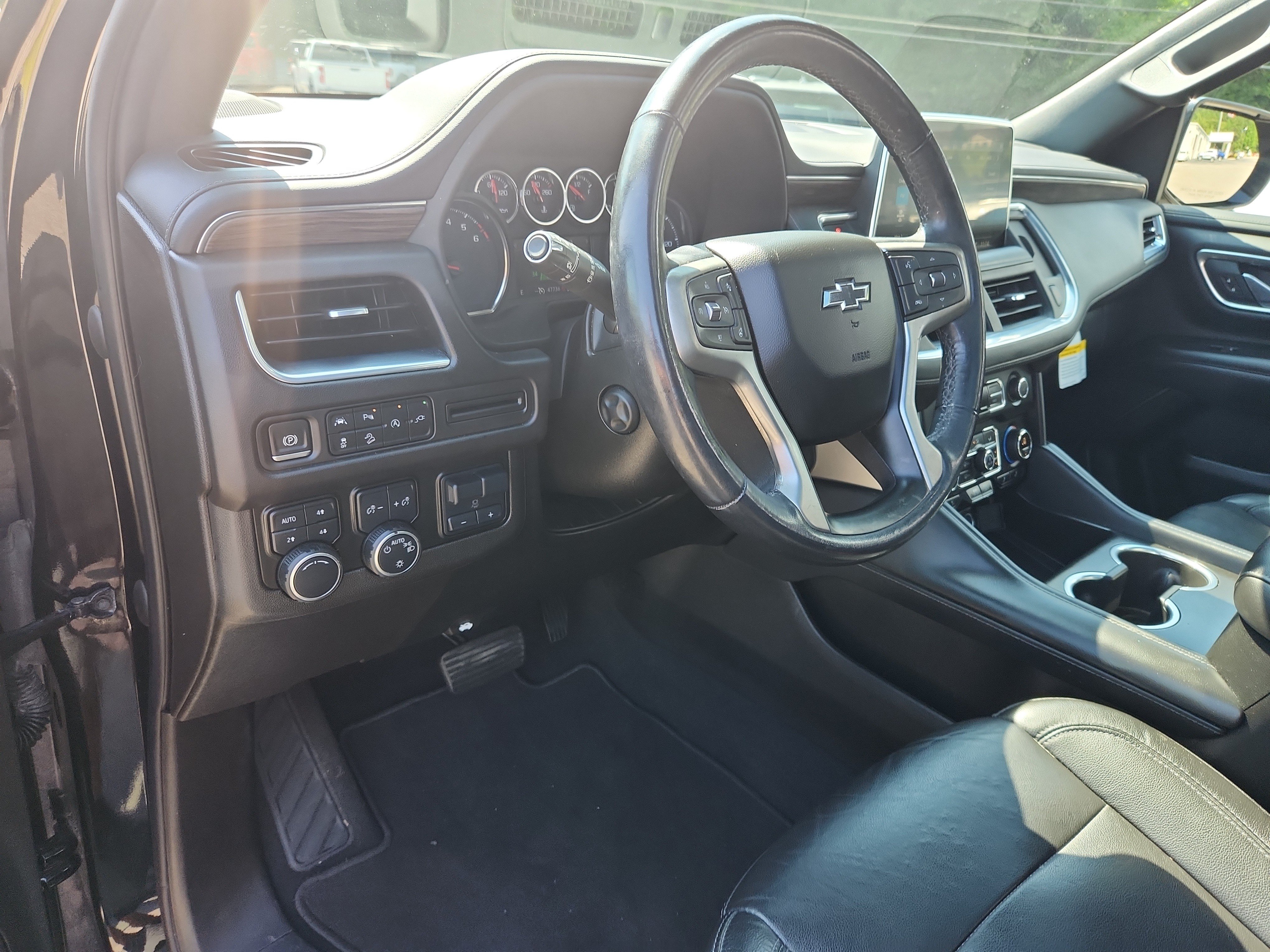 Used 2021 Chevrolet Suburban Z71 w/ Z71 Signature Package AWD/4WD image 24