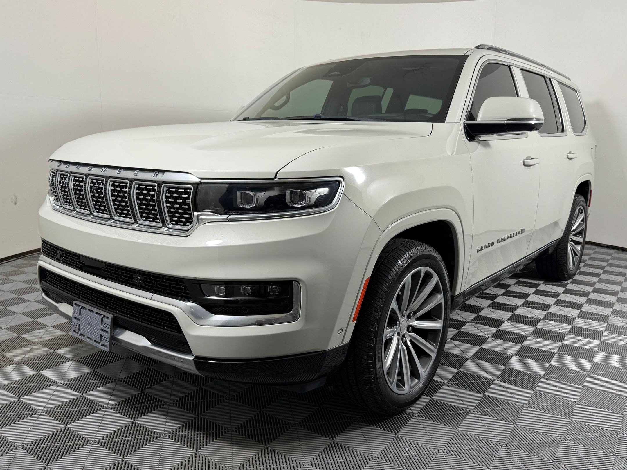 Used 2022 Jeep Grand Wagoneer Series I w/ Rear Seat Video Group 1 AWD/4WD image 1