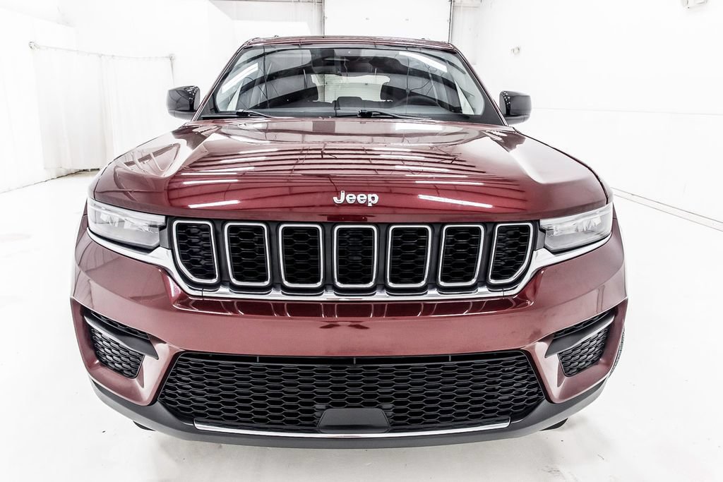 Used 2023 Jeep Grand Cherokee Laredo AWD/4WD image 10