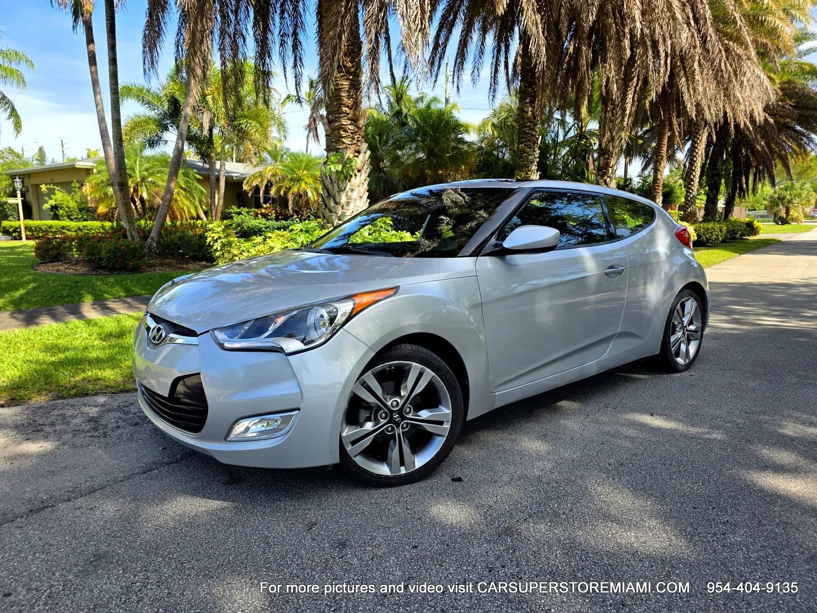 Used 2017 Hyundai Veloster Value Edition FWD image 5