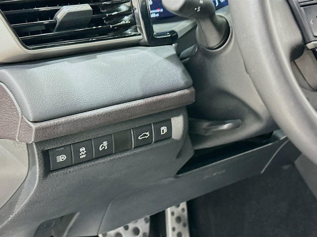 Used 2025 Toyota Camry XSE FWD image 10