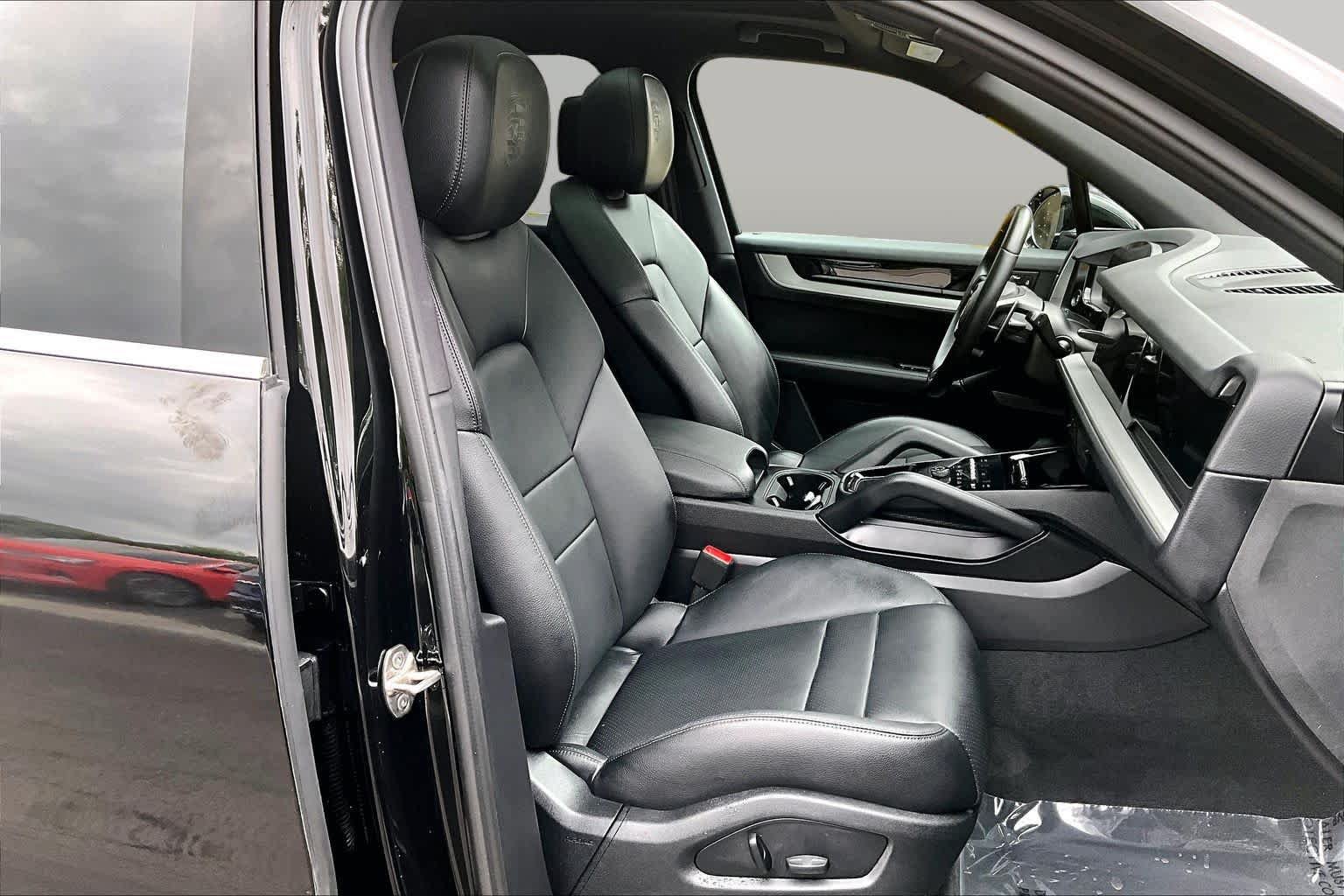 Used 2024 Porsche Cayenne AWD/4WD image 9