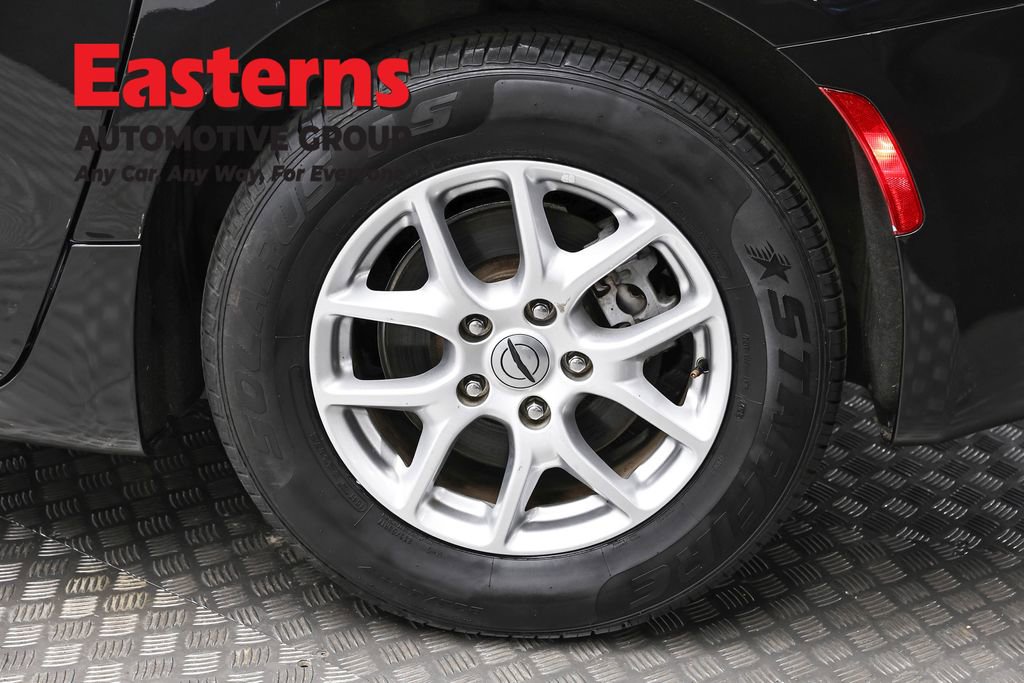 Used 2022 Chrysler Voyager LX image 8