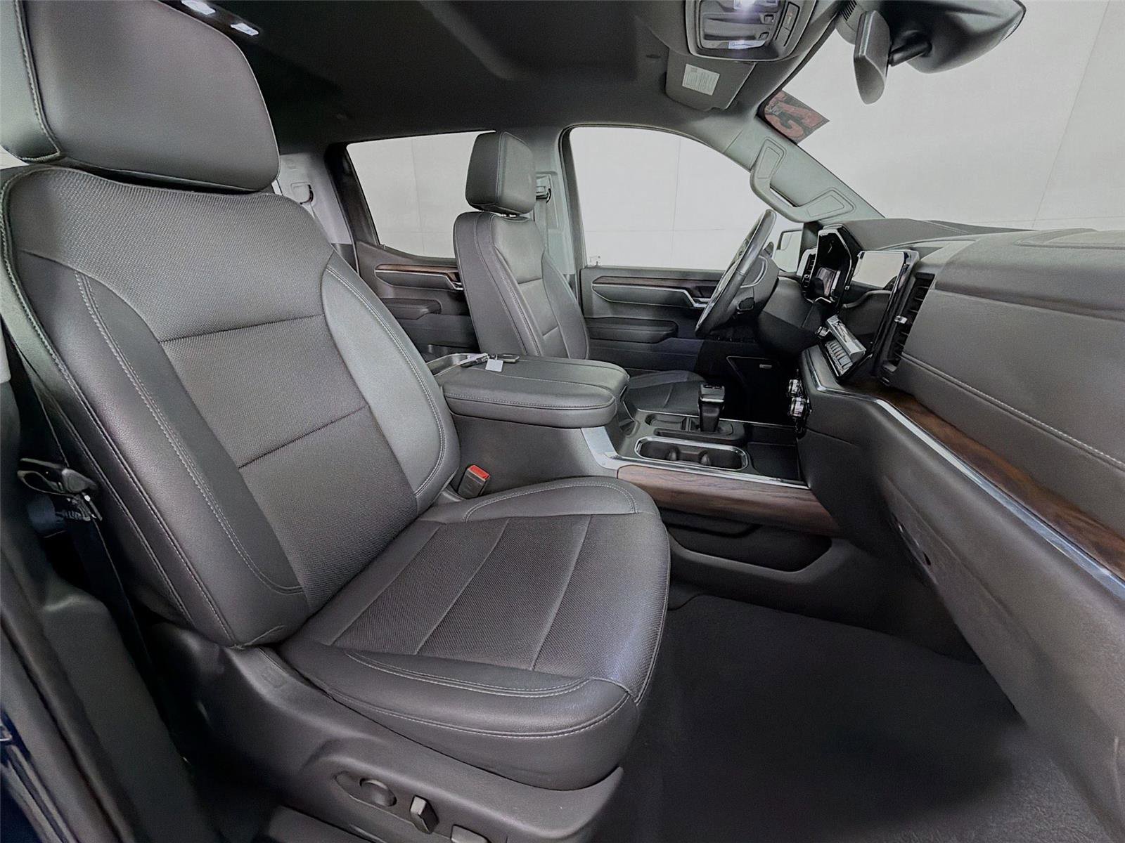 Used 2023 GMC Sierra 1500 SLT w/ SLT Premium Package image 28