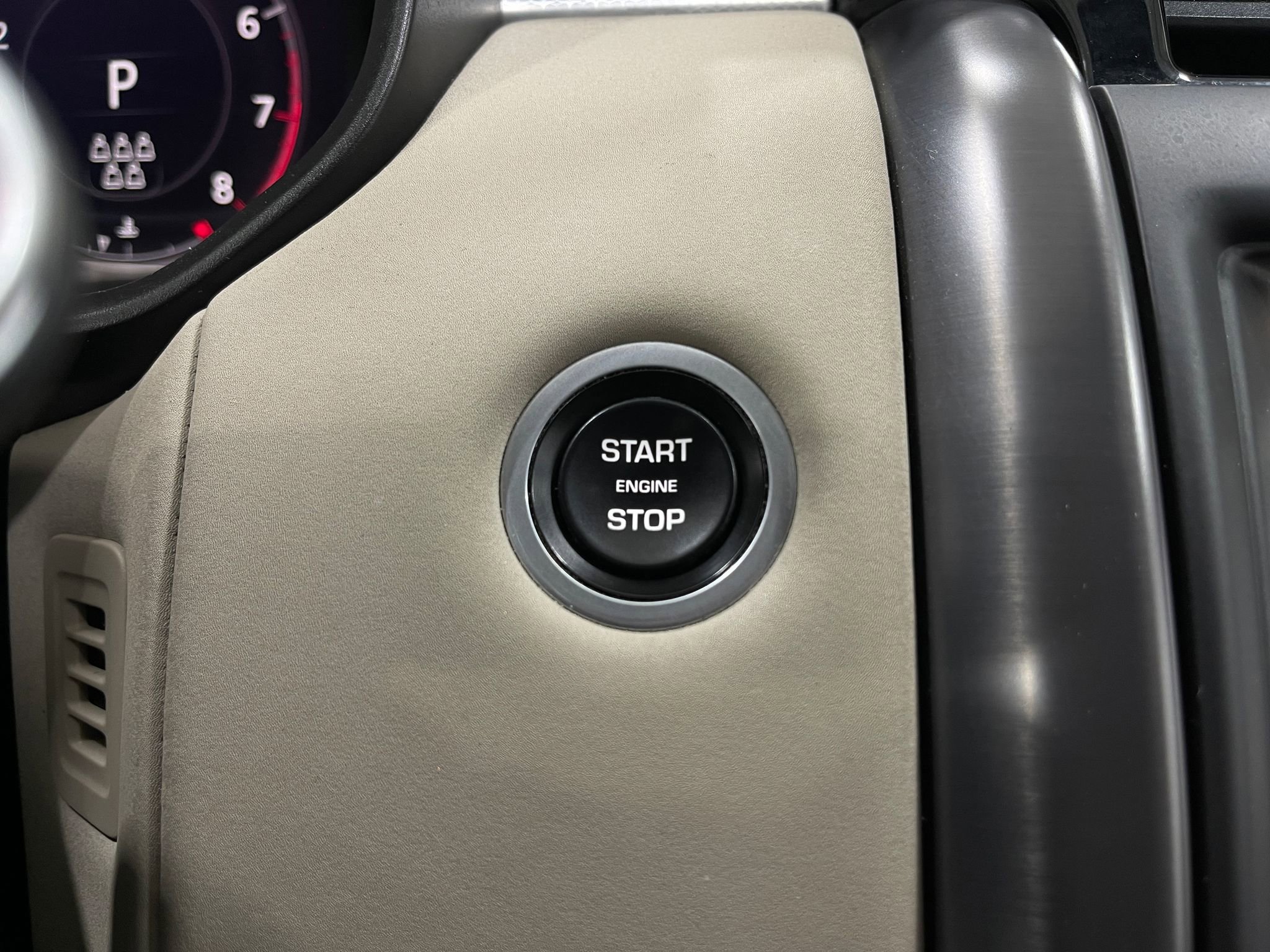 Used 2020 Land Rover Discovery Landmark AWD/4WD image 21