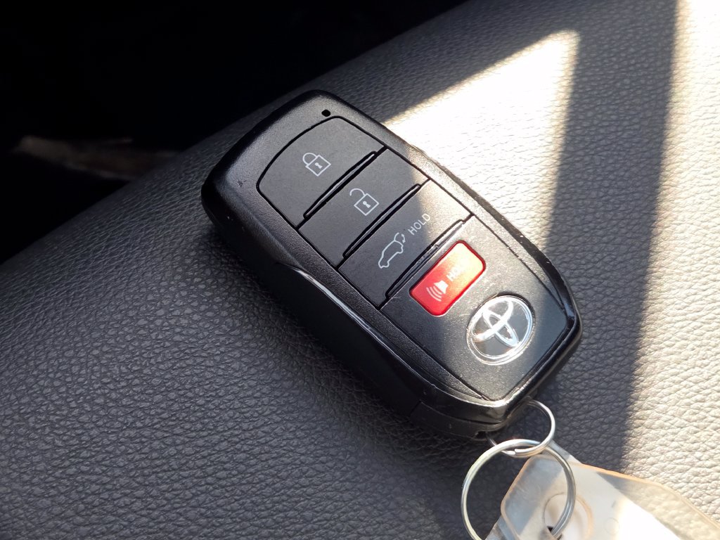 Used 2023 Toyota Corolla Cross XLE w/ Convenience Package FWD image 38