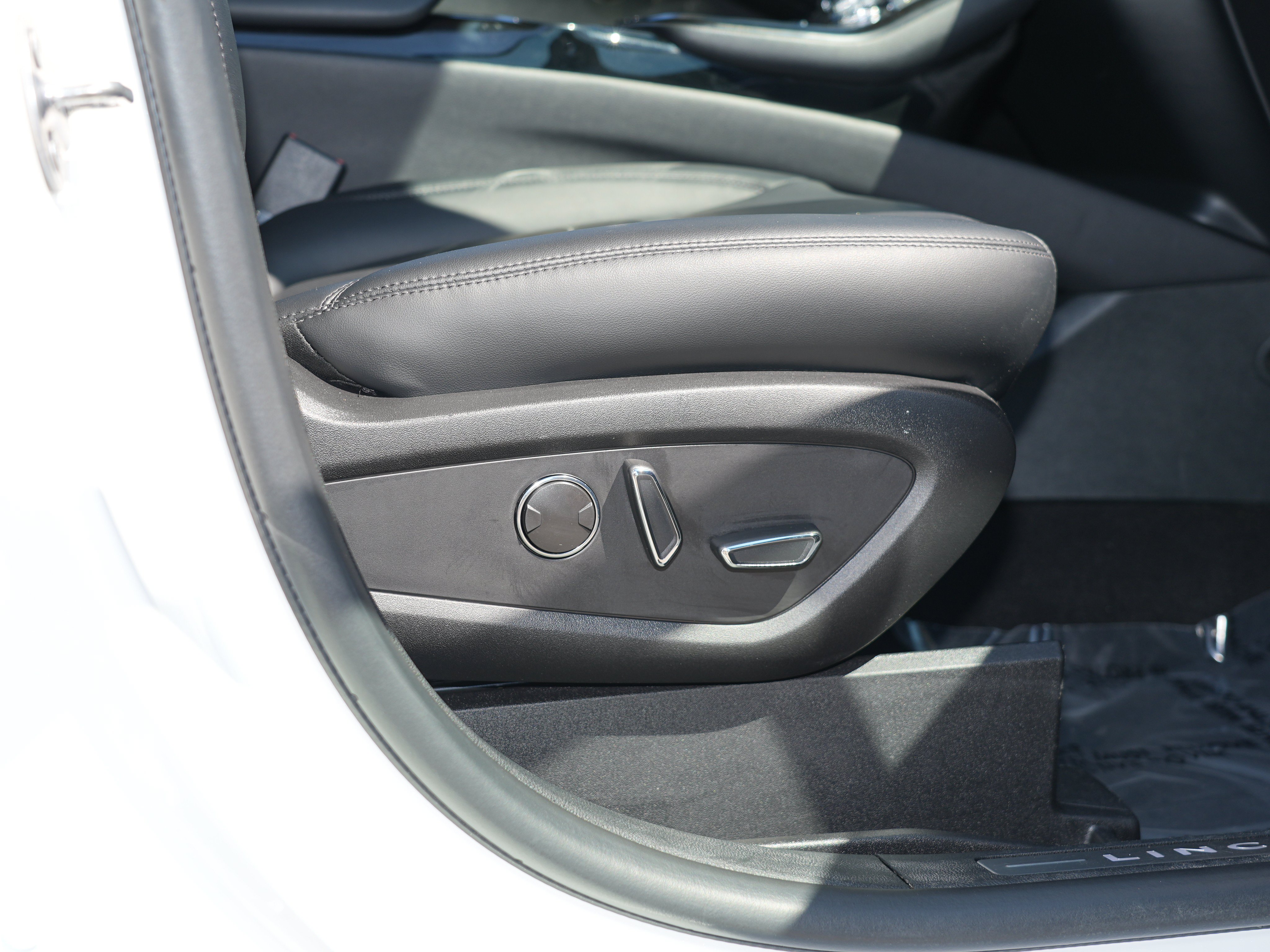 Used 2022 Lincoln Nautilus Reserve AWD/4WD image 31