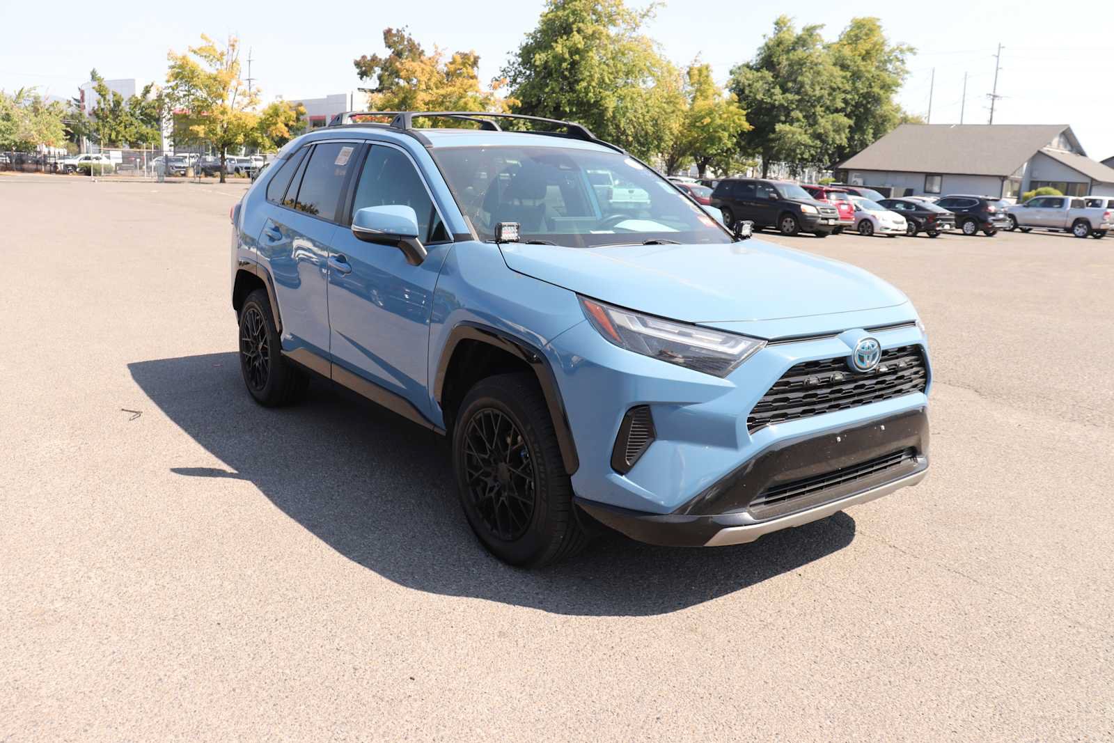 Used 2022 Toyota RAV4 SE w/ Convenience Package AWD/4WD image 3