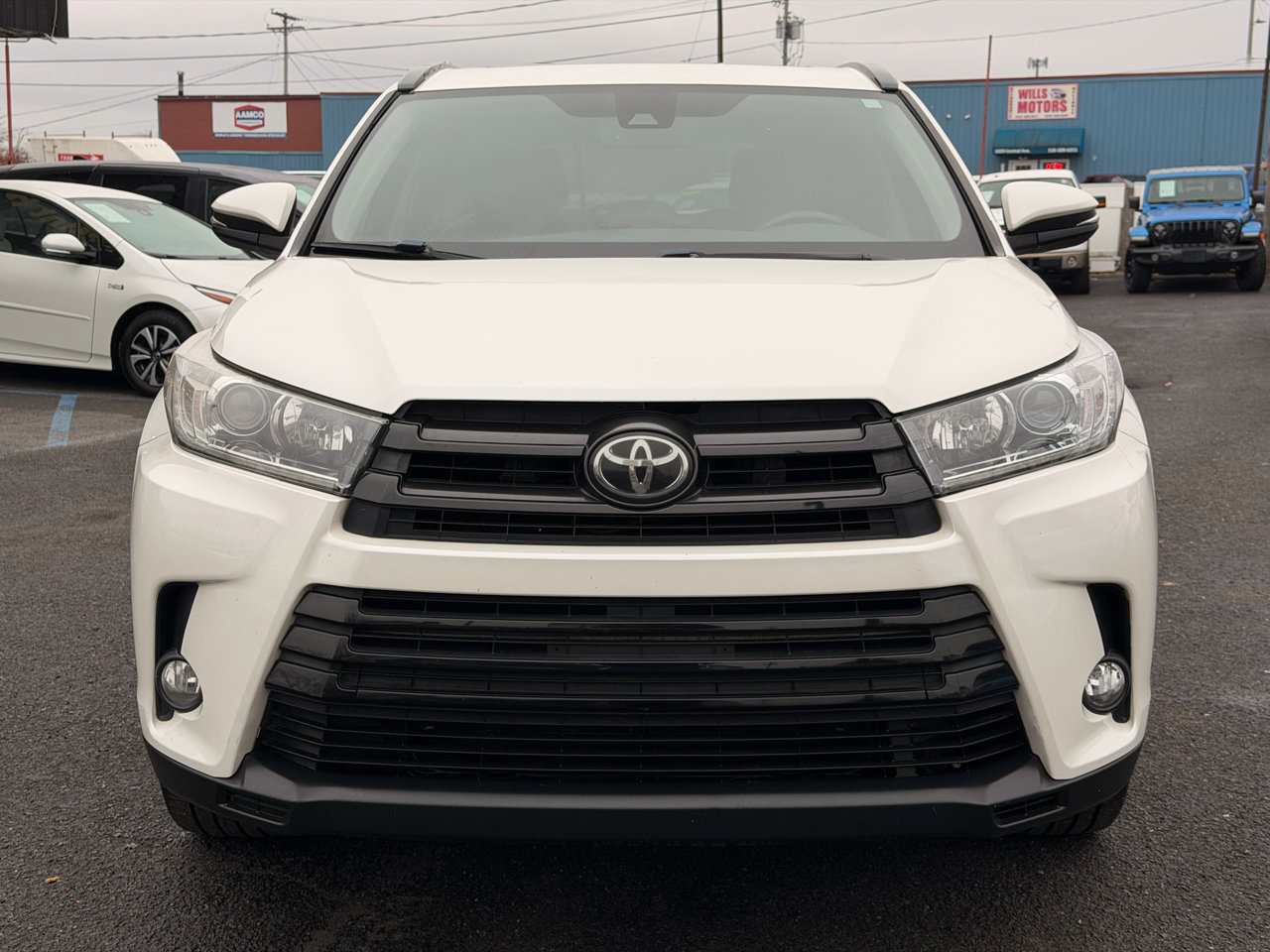 Used 2017 Toyota Highlander SE w/ Carpet Mat Package image 2
