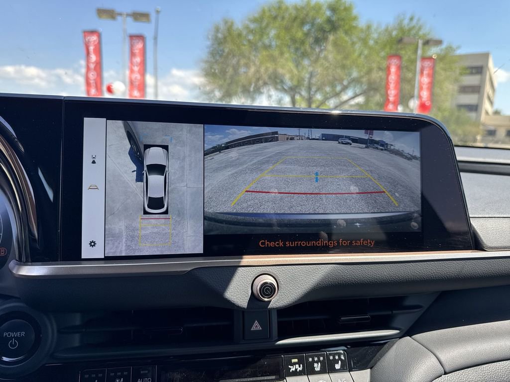 Used 2025 Toyota Crown Platinum image 28