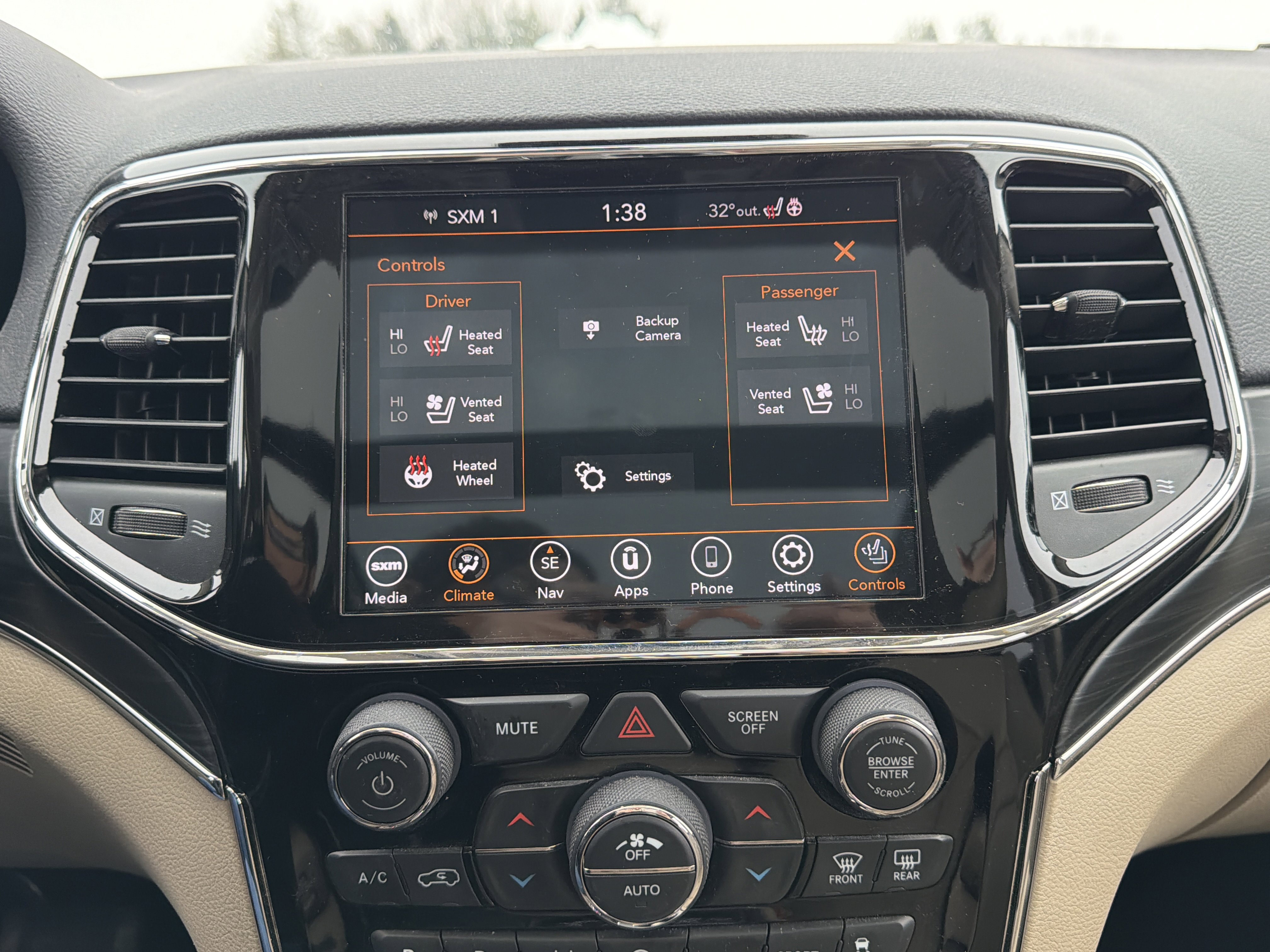 Used 2020 Jeep Grand Cherokee Limited w/ Luxury Group II image 8