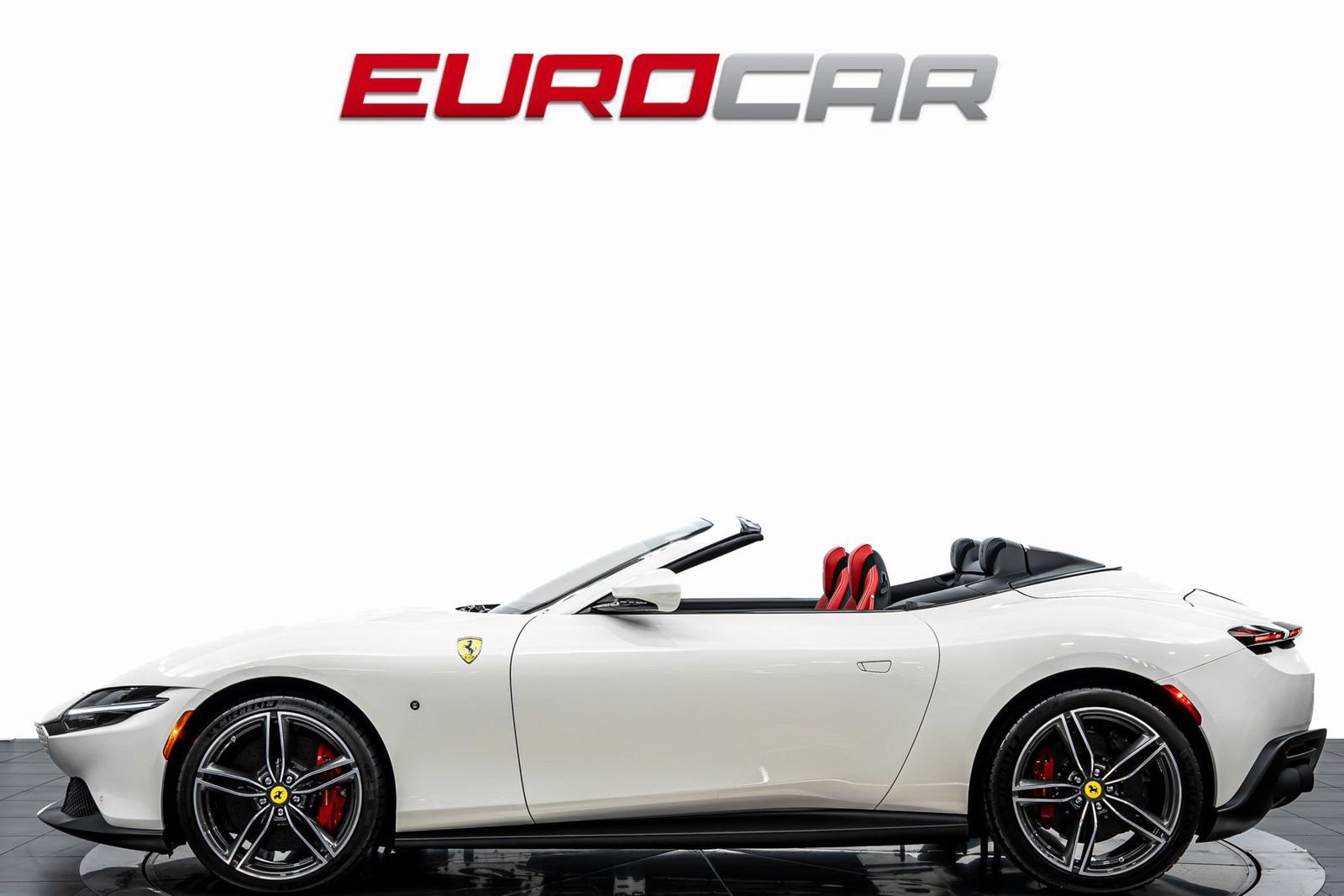 Used 2025 Ferrari Roma Spider RWD image 2