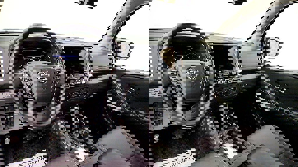 Used 2025 Nissan Frontier SV image 12
