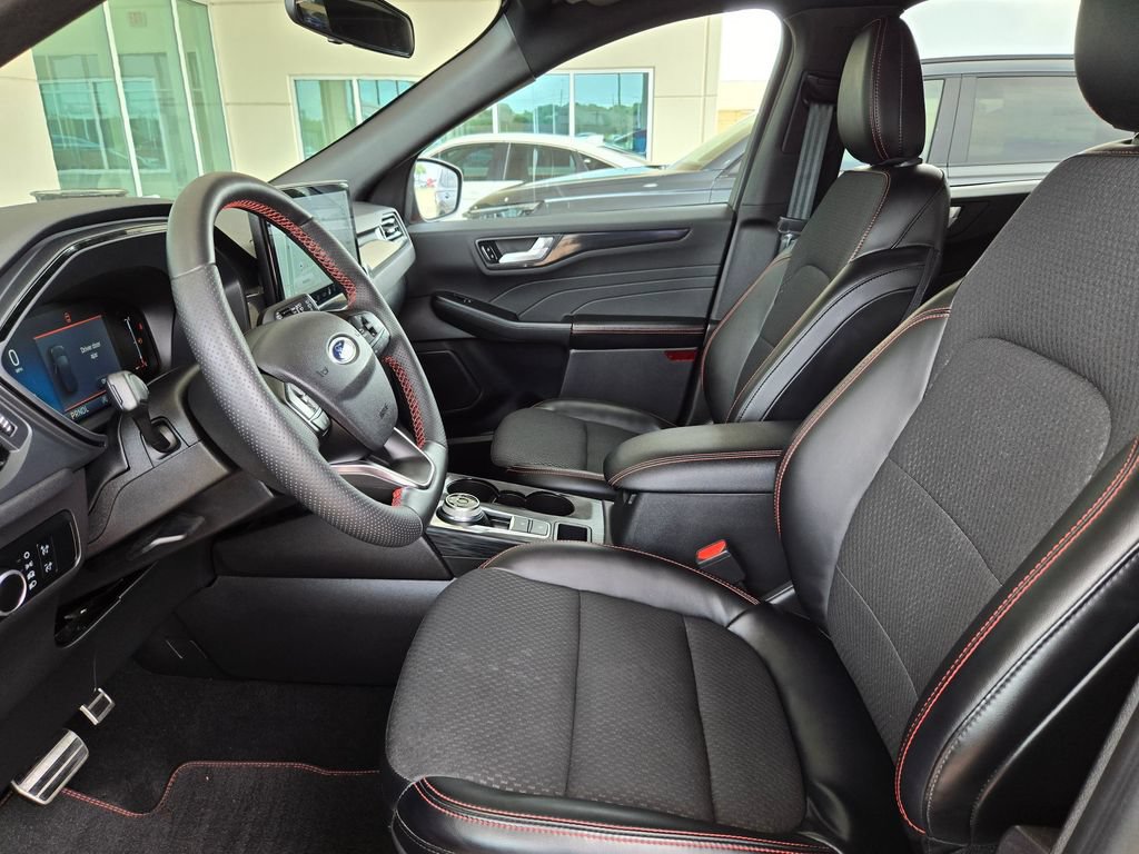 Used 2023 Ford Escape ST-Line w/ Tech Pack #1 AWD/4WD image 9