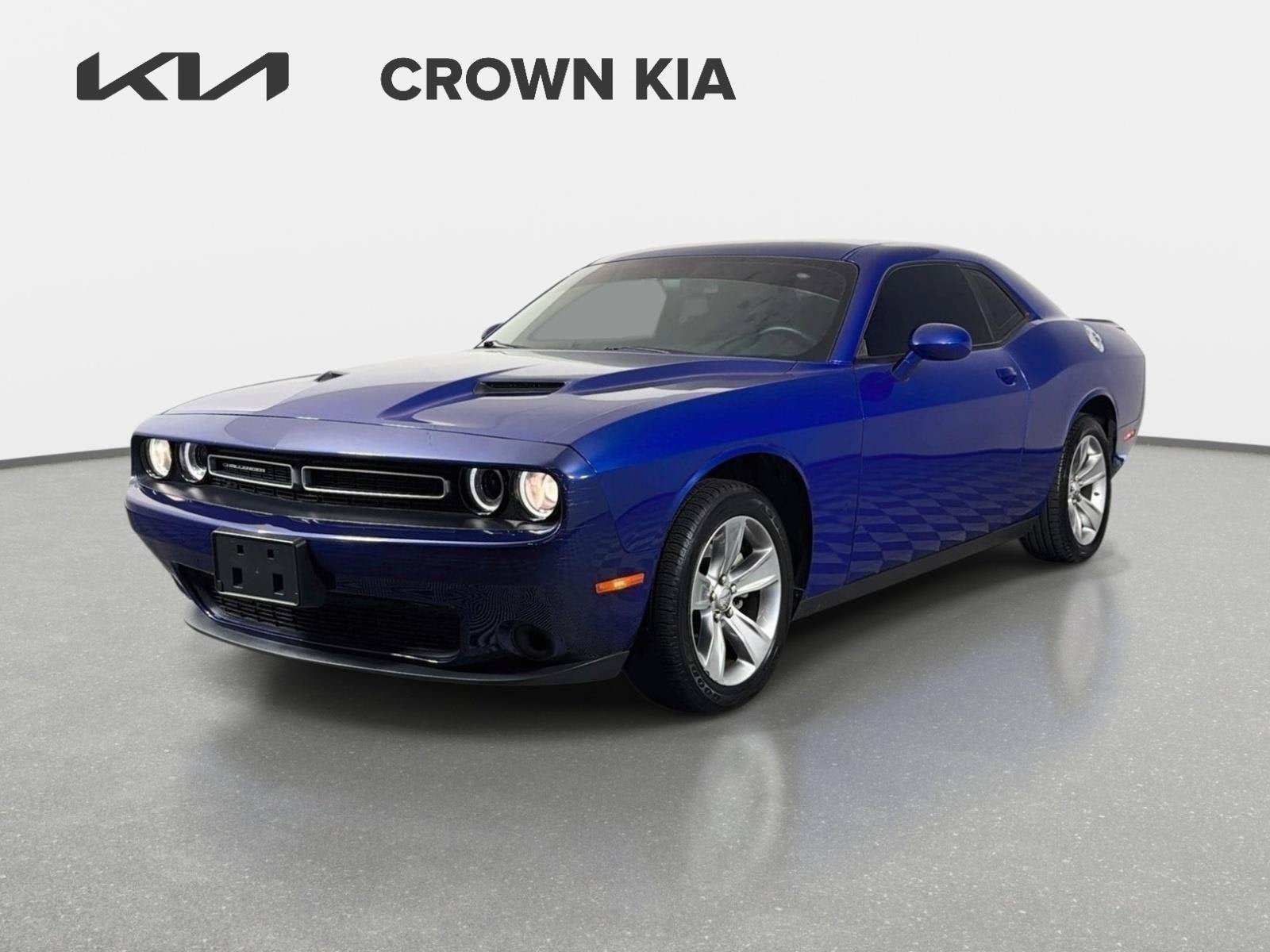 Used 2022 Dodge Challenger SXT RWD image 1