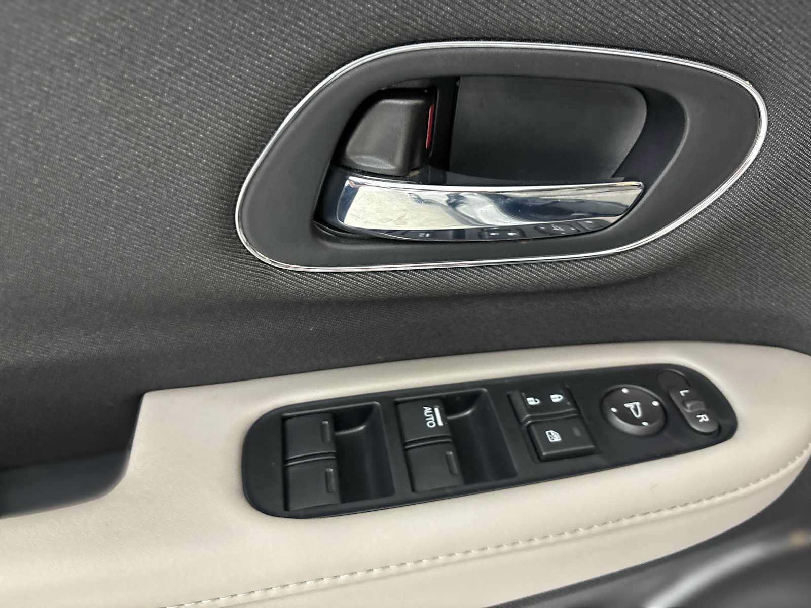 Used 2021 Honda HR-V EX image 15