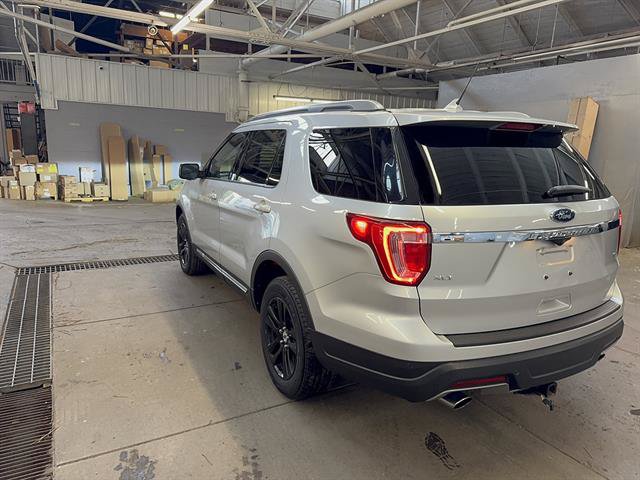 Used 2019 Ford Explorer XLT w/ Equipment Group 202A AWD/4WD image 2