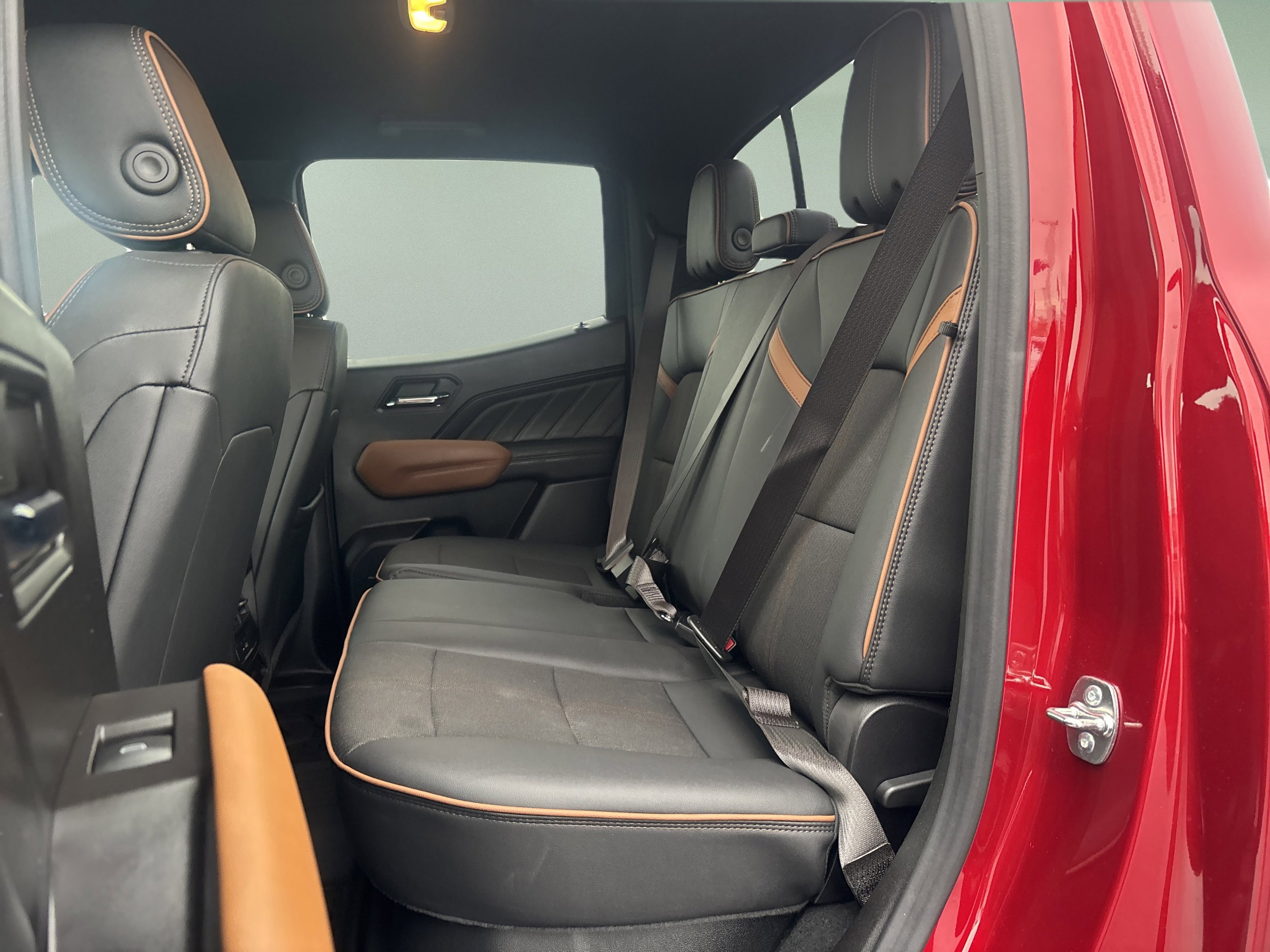 Used 2024 GMC Canyon AT4 w/ Technology Package image 17