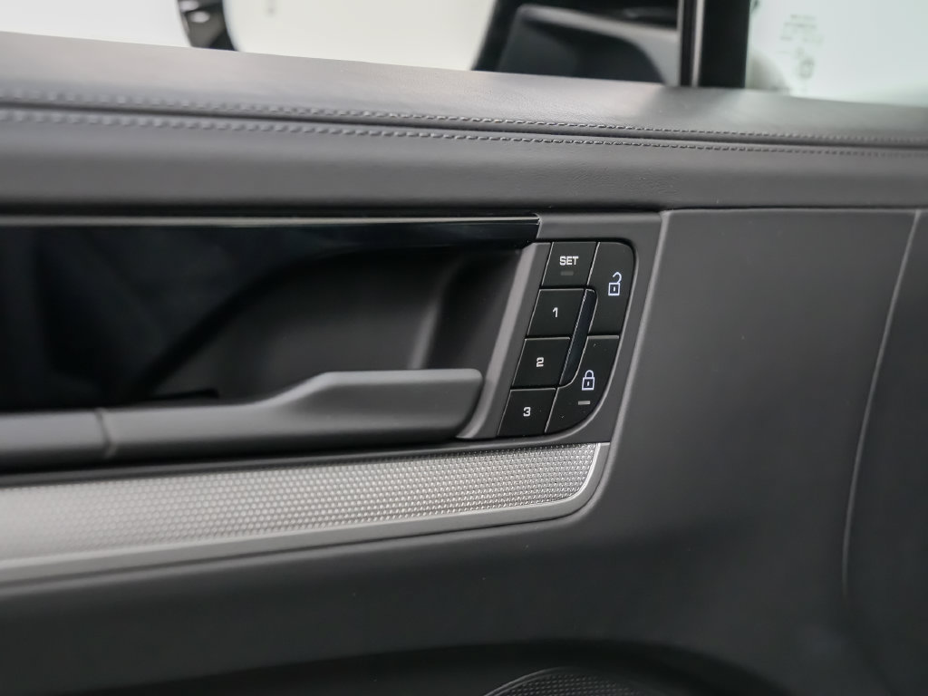New 2026 Porsche Cayenne S AWD/4WD image 22