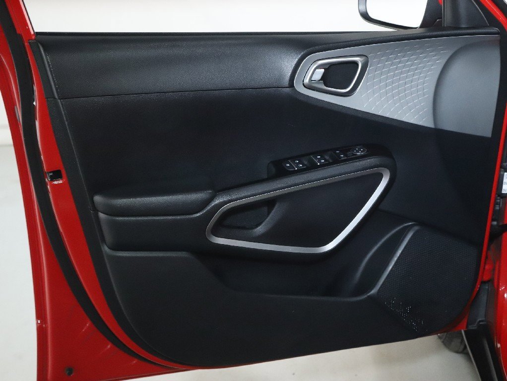 Used 2023 Kia Soul LX w/ LX Technology Package image 15