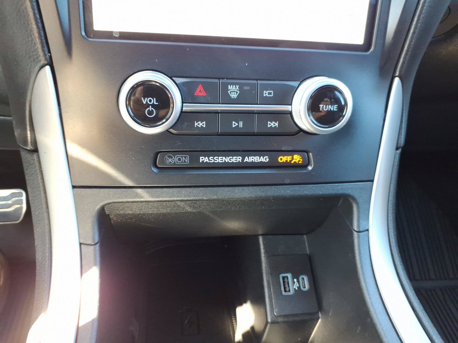 Used 2022 Ford Edge ST-Line w/ Class II Trailer Tow Package AWD/4WD image 16