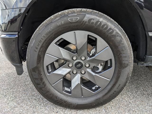 Used 2025 Ford F150 Lightning Lariat w/ Max Trailer Tow Package image 10