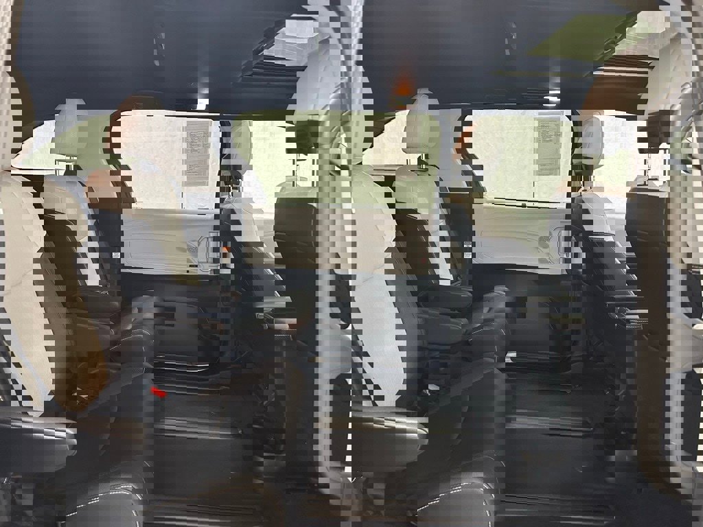 Used 2025 Toyota Sienna XSE image 59