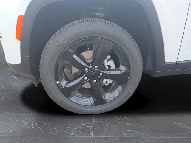 New 2025 Jeep Grand Cherokee Altitude image 39