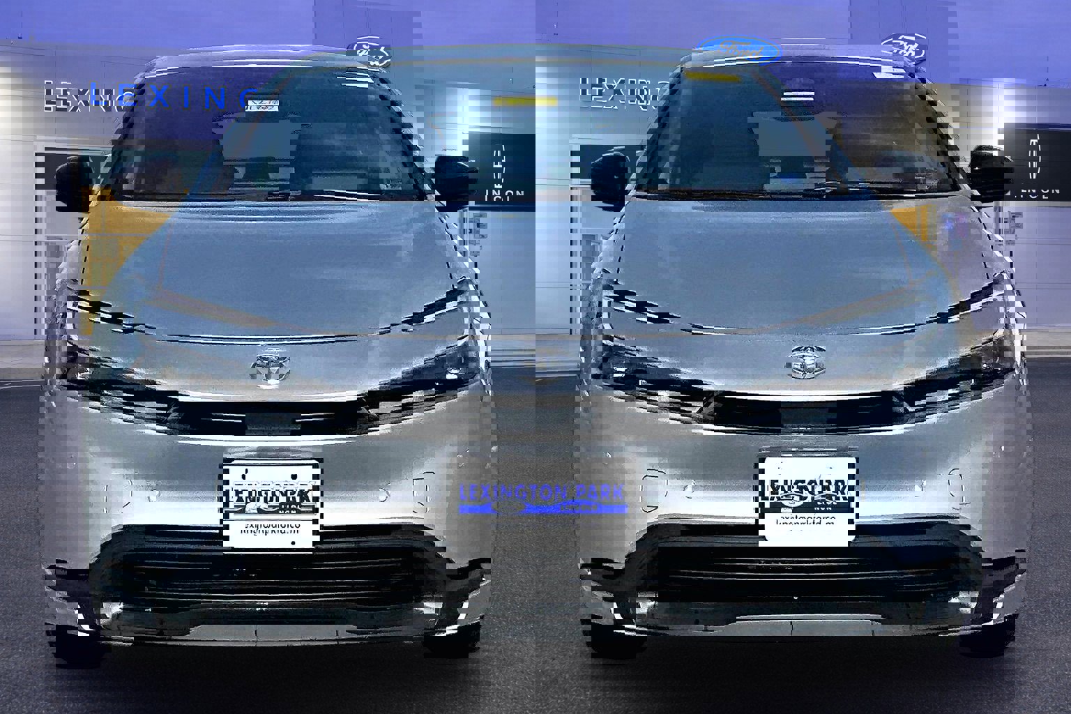 Used 2024 Toyota Prius LE AWD/4WD image 2