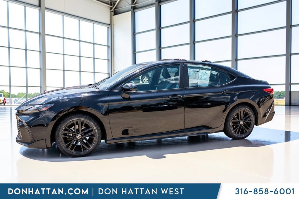 Used 2025 Toyota Camry SE FWD image 2