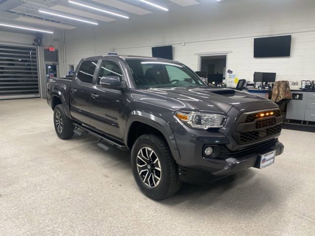 Used 2023 Toyota Tacoma TRD Sport image 3