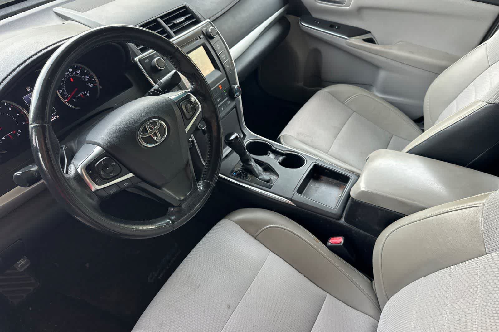 Used 2016 Toyota Camry SE FWD image 14