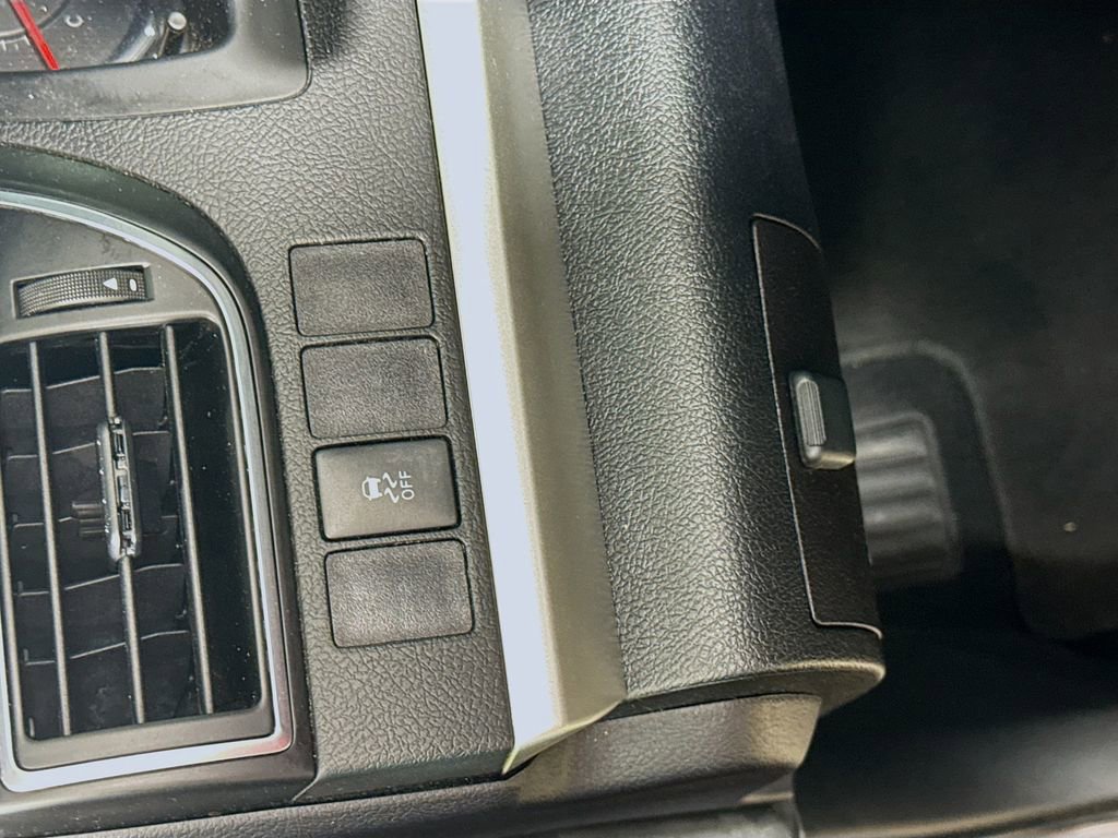 Used 2015 Toyota Camry SE FWD image 11