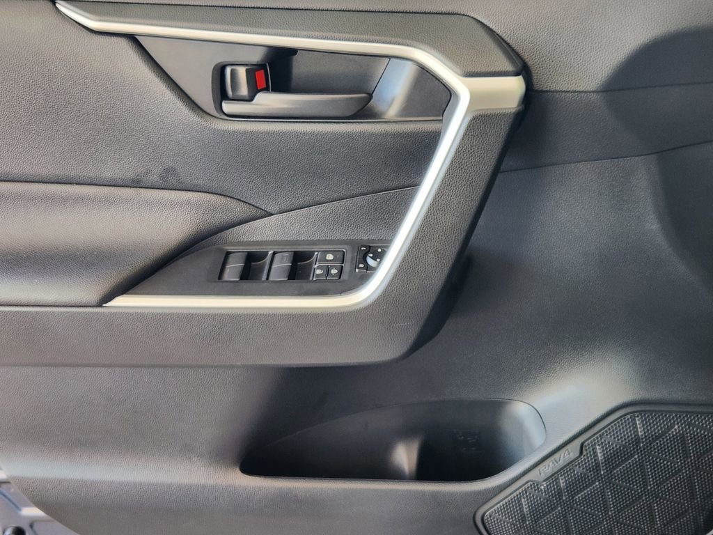 Used 2021 Toyota RAV4 SE w/ Weather & Moonroof Package AWD/4WD image 22