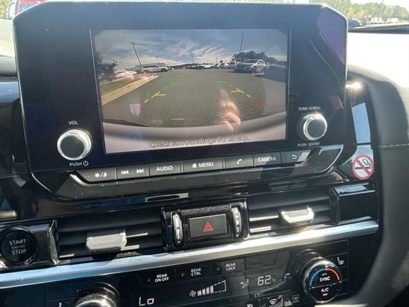 Used 2025 Nissan Pathfinder SV image 14