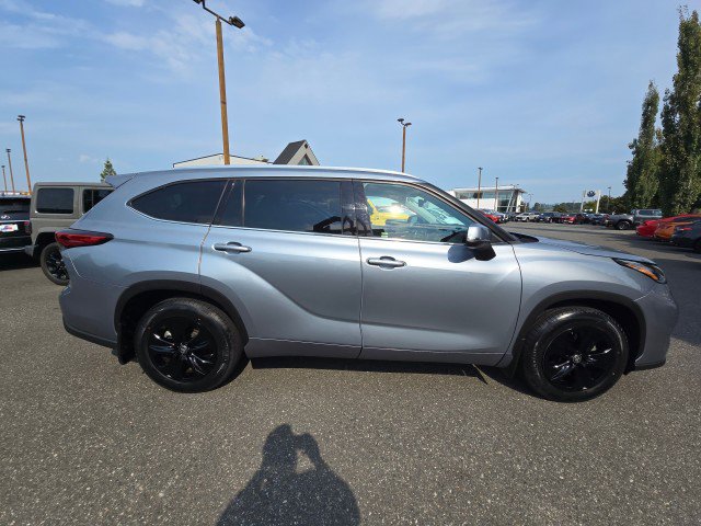 Used 2021 Toyota Highlander XLE image 3