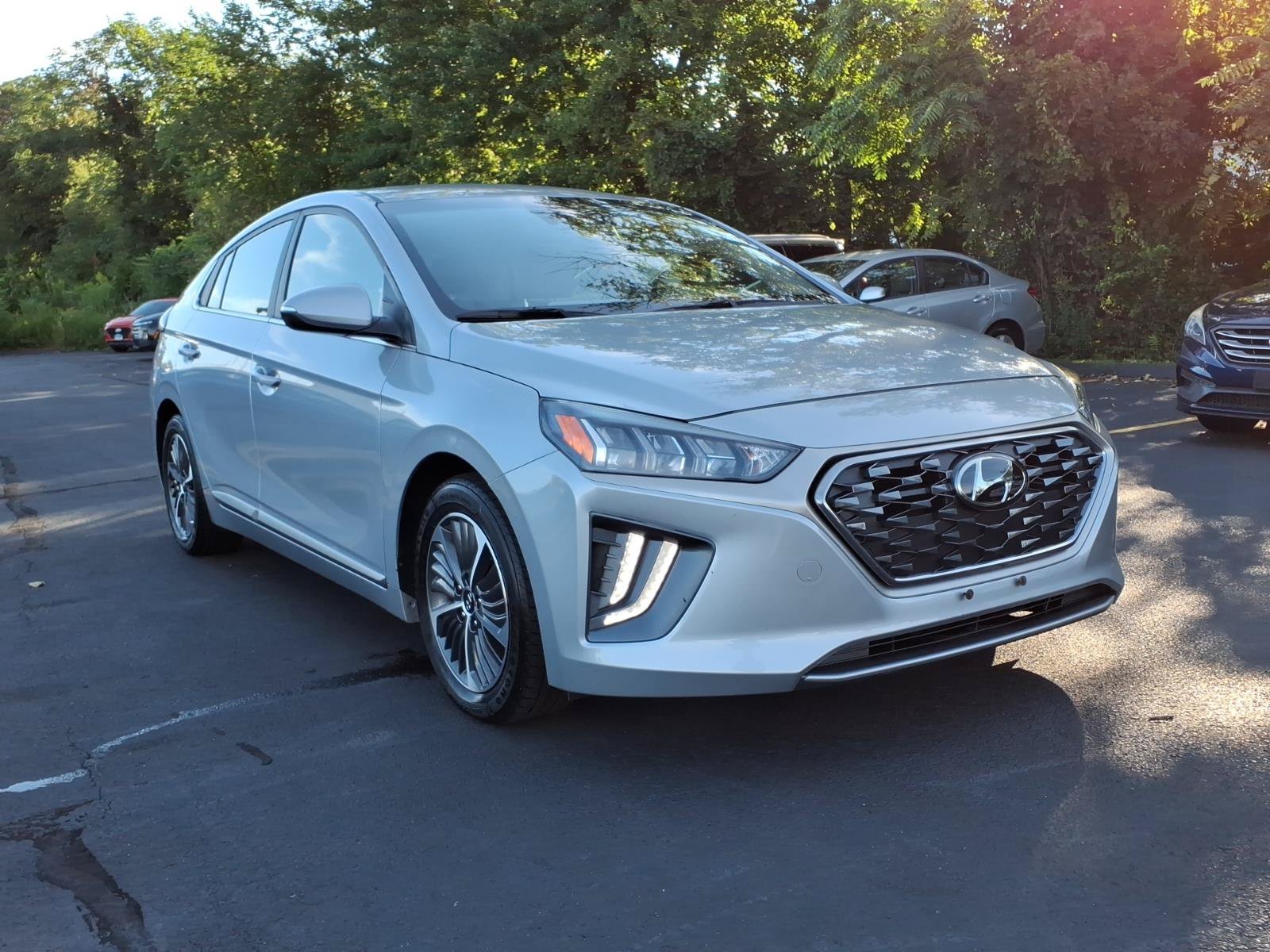 Used 2022 Hyundai Ioniq SEL FWD image 3